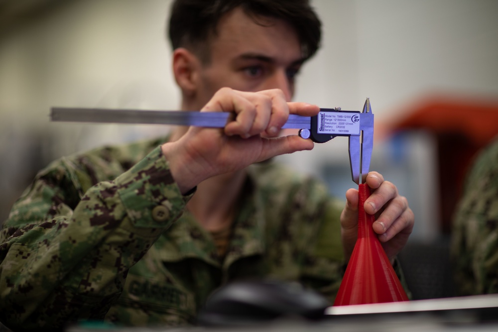 BATAAN SAILORS ATTEND 3D PRINTING COURSE