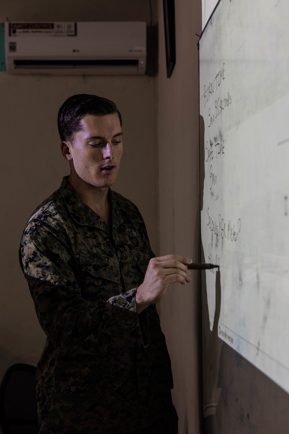 Sharing the knowledge – EOD Marines Train PNTL EOD