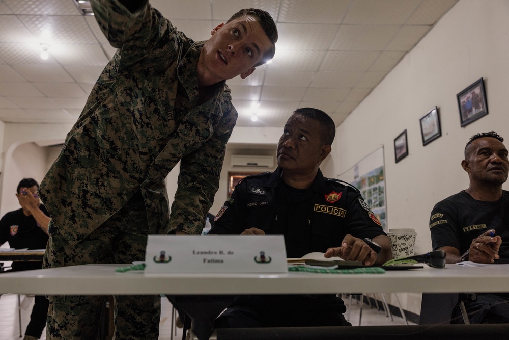 Sharing the knowledge – EOD Marines Train PNTL EOD