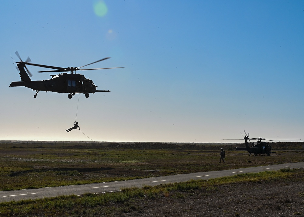 Naval Special Warfare Operators Conduct Training