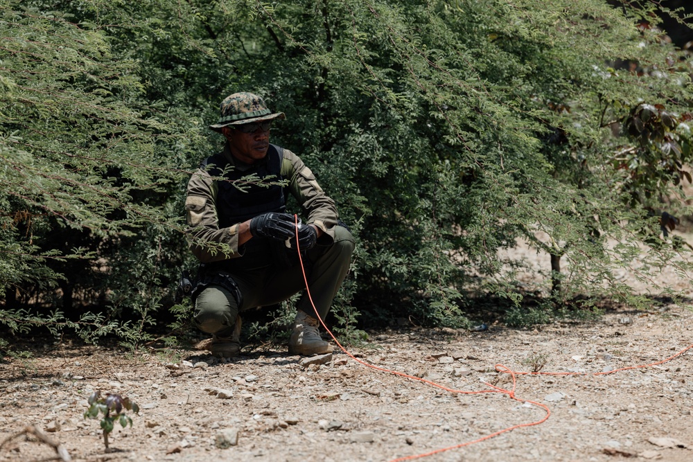 Demolition Range – EOD Marines Train the PNTL EOD Team