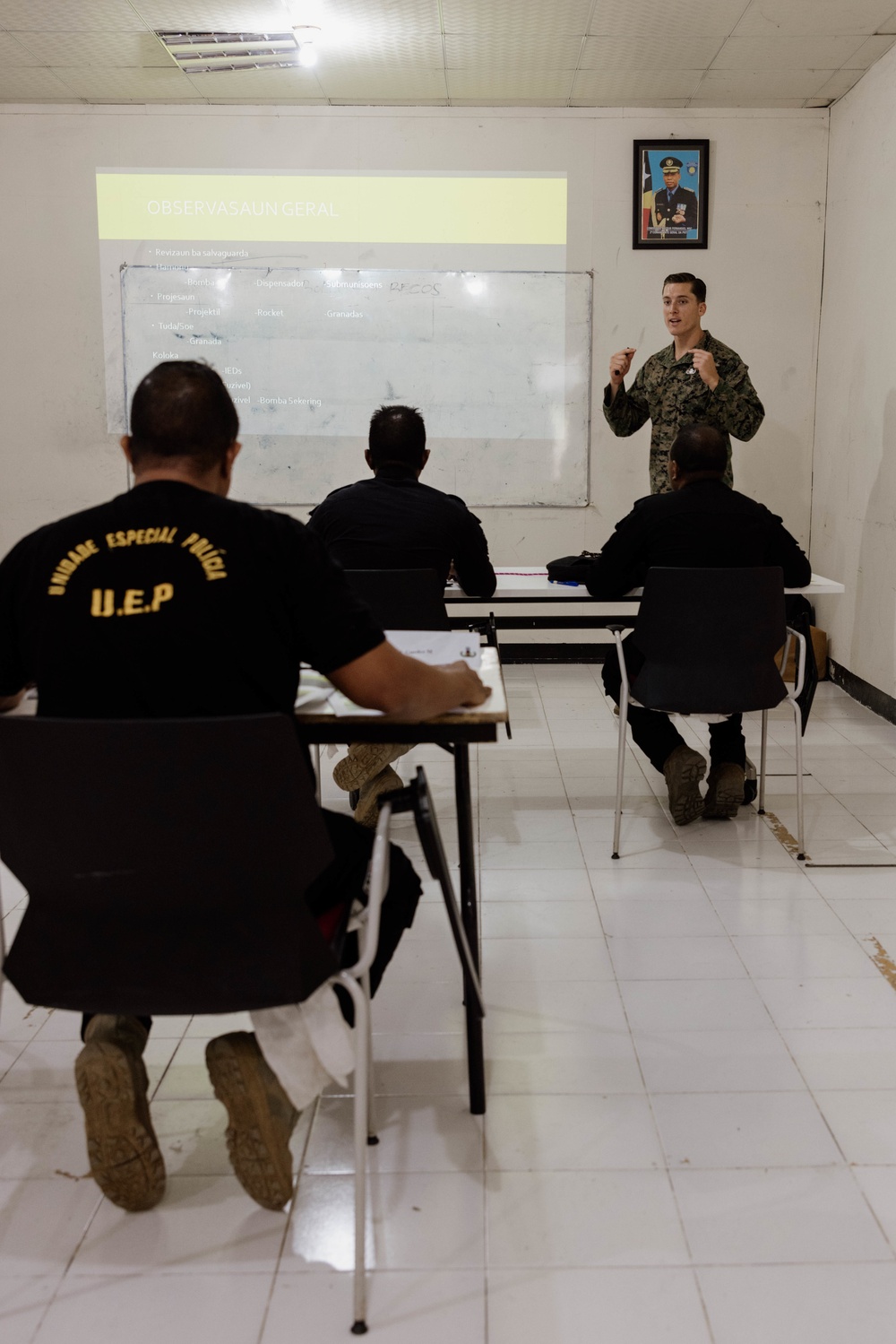 Starting with the Basics – EOD Marines teach the PNTL EOD Team