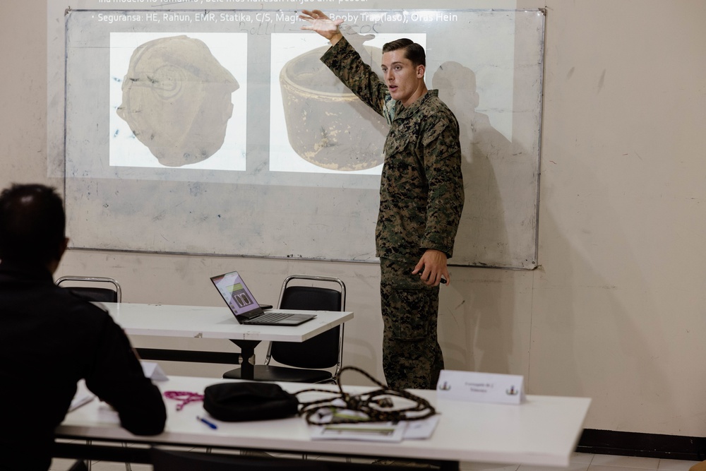 Starting with the Basics – EOD Marines teach the PNTL EOD Team