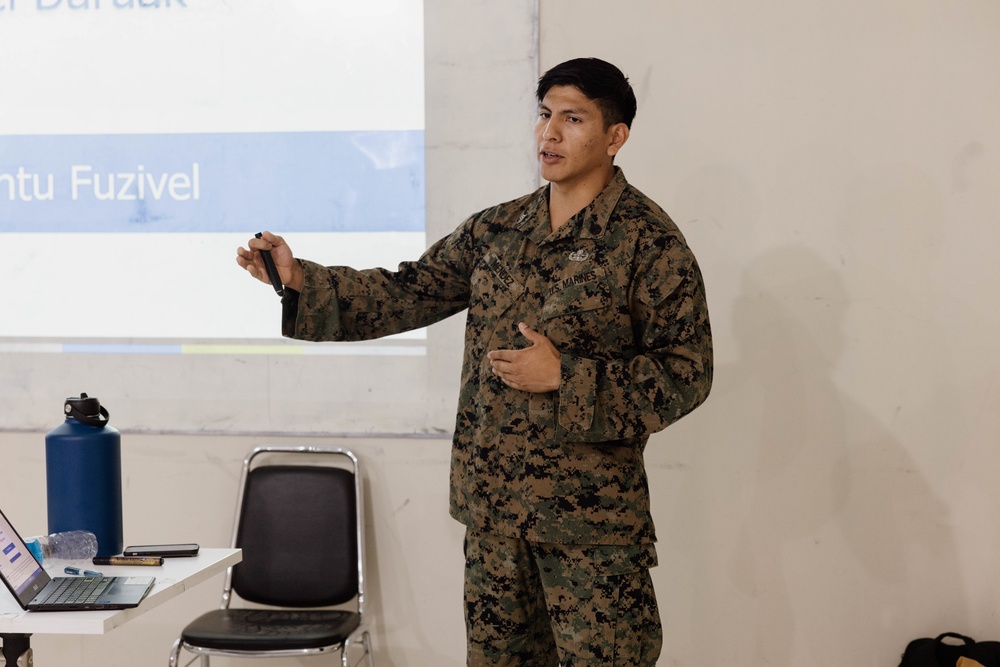 Starting with the Basics – EOD Marines teach the PNTL EOD Team