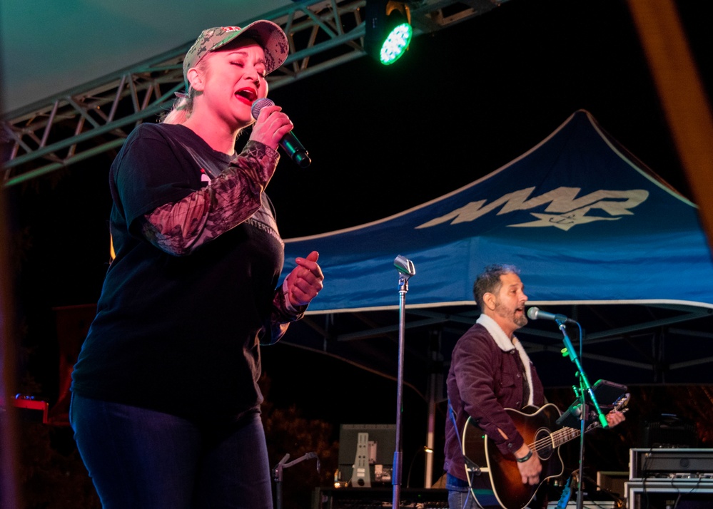Kellie Pickler Visits NAF Atsugi