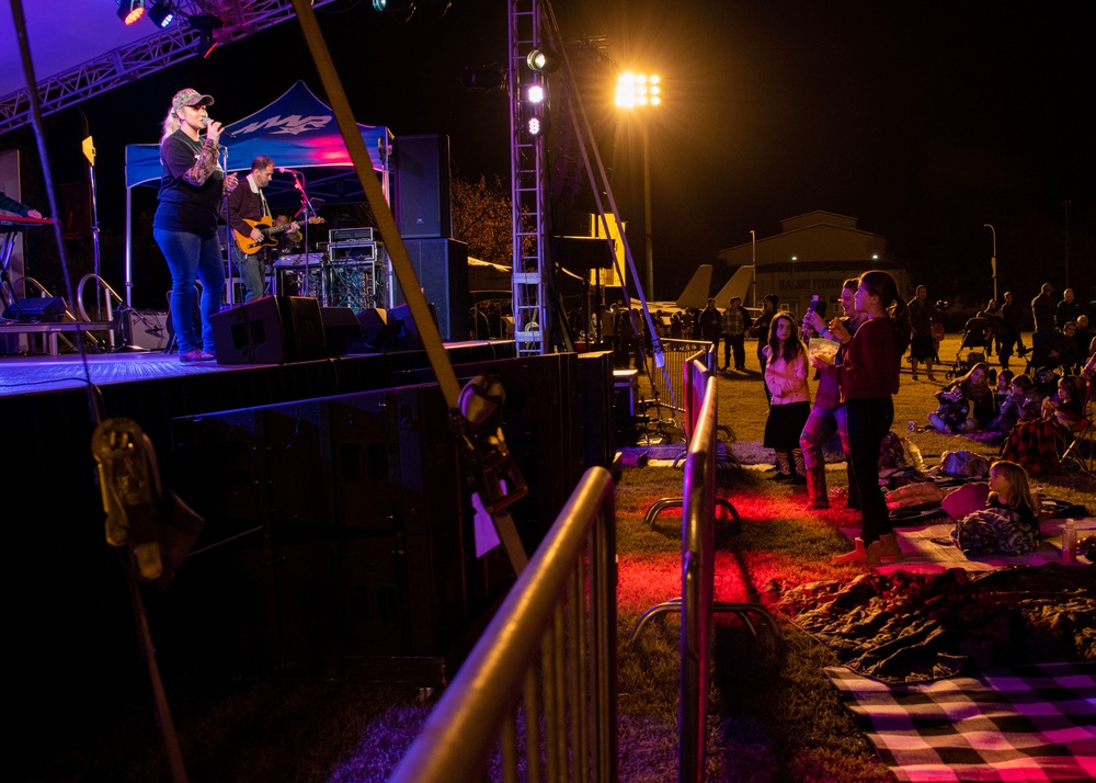 Kellie Pickler Visits NAF Atsugi