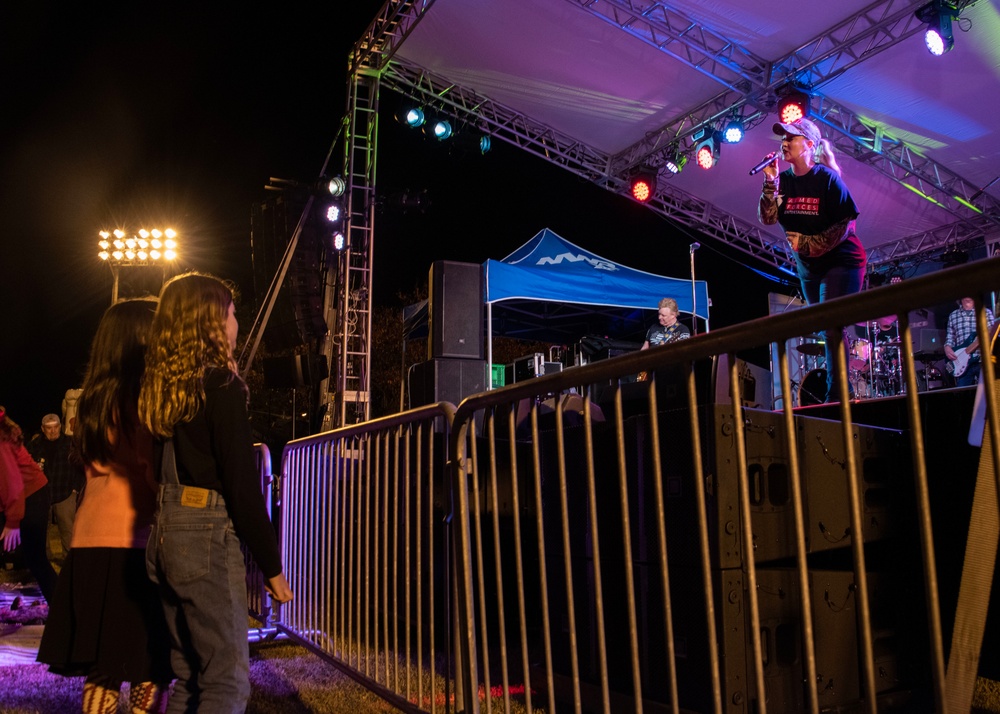 Kellie Pickler Visits NAF Atsugi