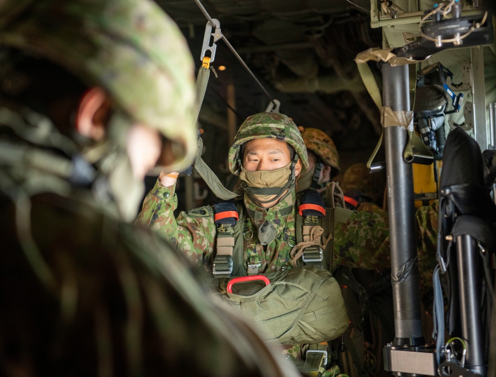 36th Airlift Squadron and JGSDF team up for jump training