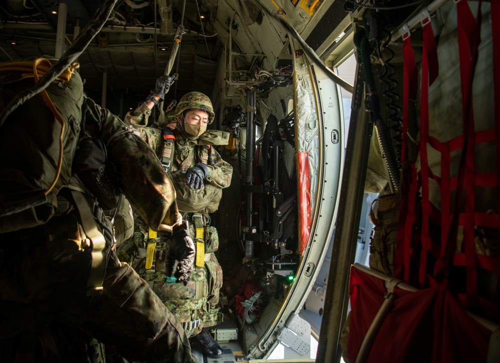 36th Airlift Squadron and JGSDF team up for jump training