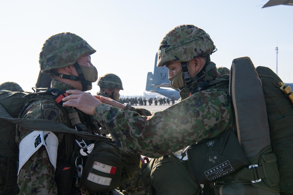 36th Airlift Squadron and JGSDF team up for jump training