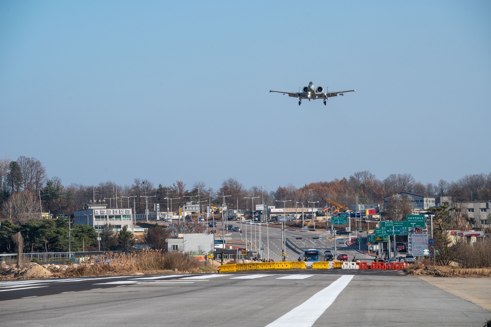 U.S. and ROK Air Forces practice ELS operations