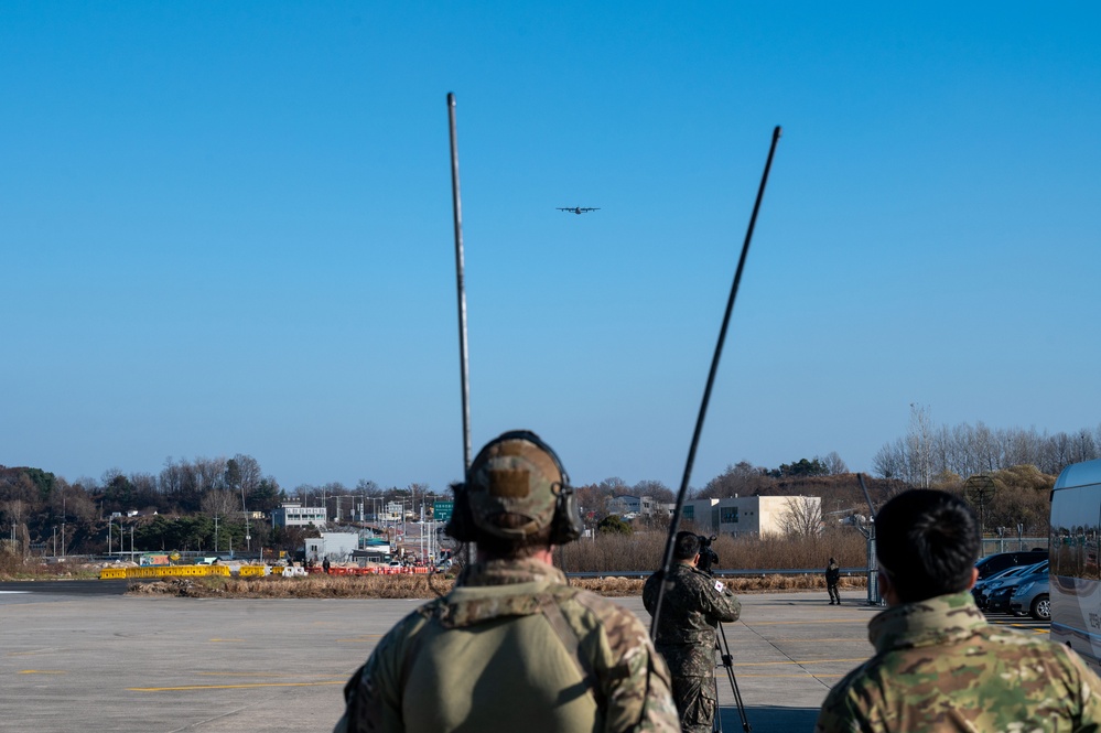 U.S. and ROK Air Forces practice ELS operations