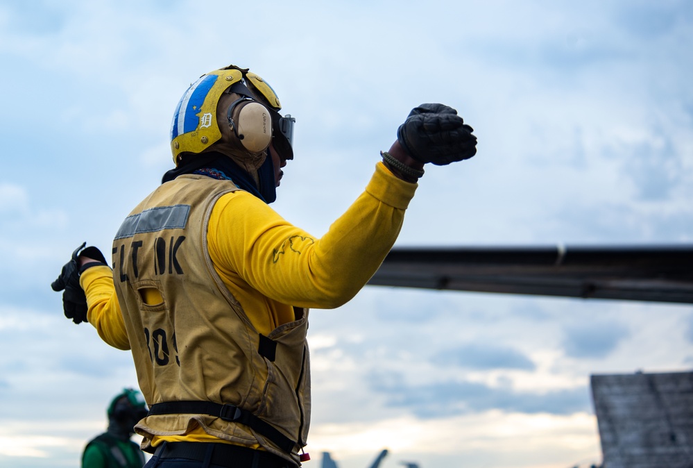 USS Ronald Reagan (CVN 76) conducts flight operations