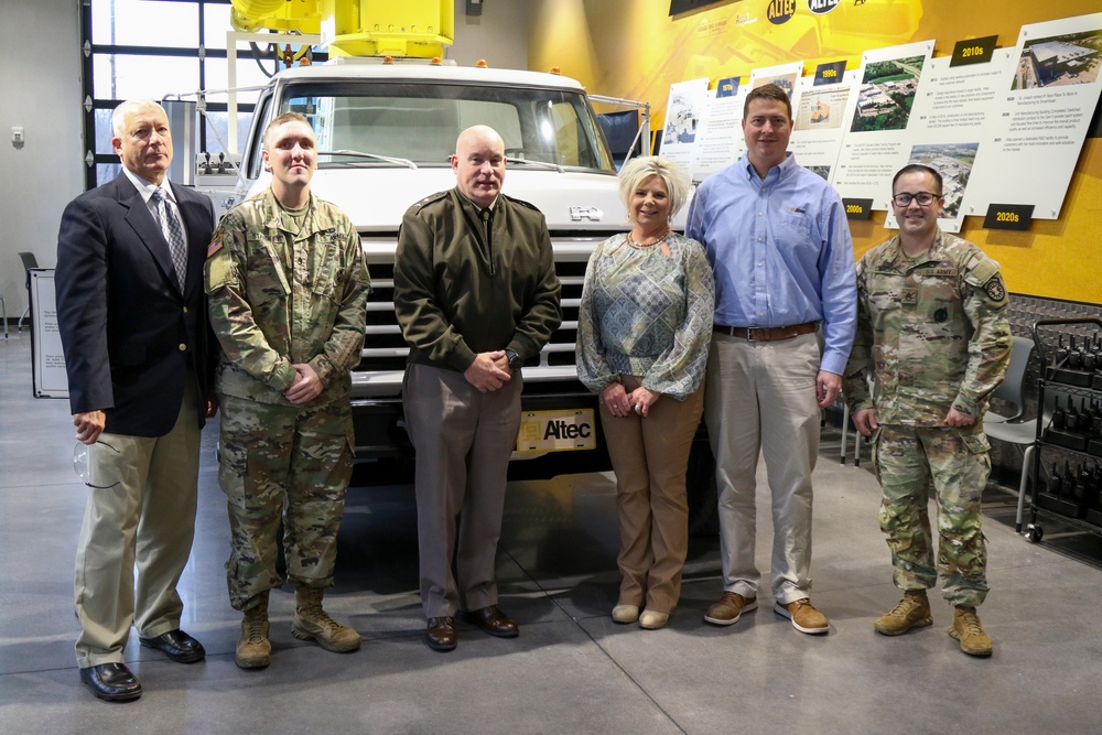 88th RD Commanding General Meets with St. Joseph, Mo., Business