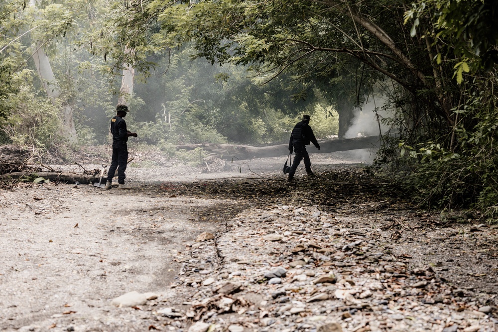 Ride Along – EOD Marines Observe PNTL EOD Team