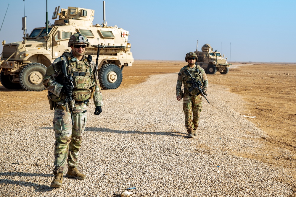 Combined Joint Task Force Operation Inherent Resolve Task Force Centaur Patrols the Amber Zone