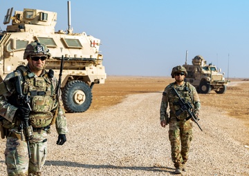 Combined Joint Task Force Operation Inherent Resolve Task Force Centaur Patrols the Amber Zone