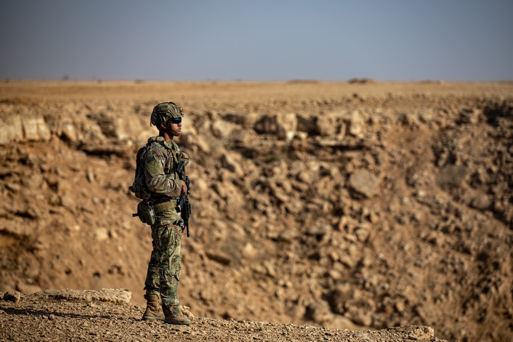 Combined Joint Task Force Operation Inherent Resolve Task Force Centaur Patrols the Amber Zone