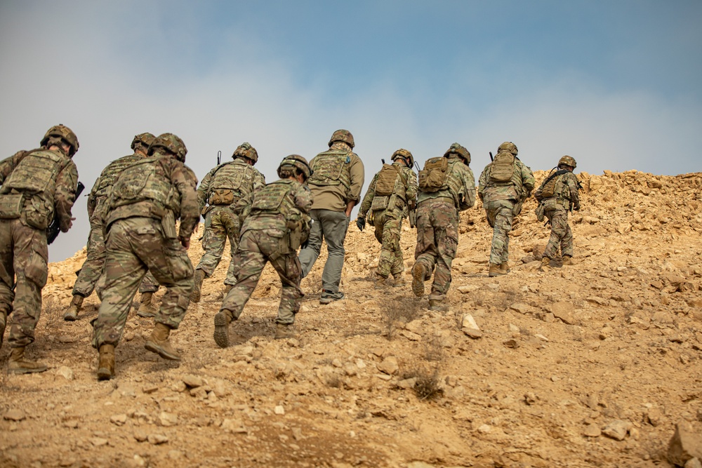 Combined Joint Task Force Operation Inherent Resolve Task Force Centaur Patrols the Amber Zone