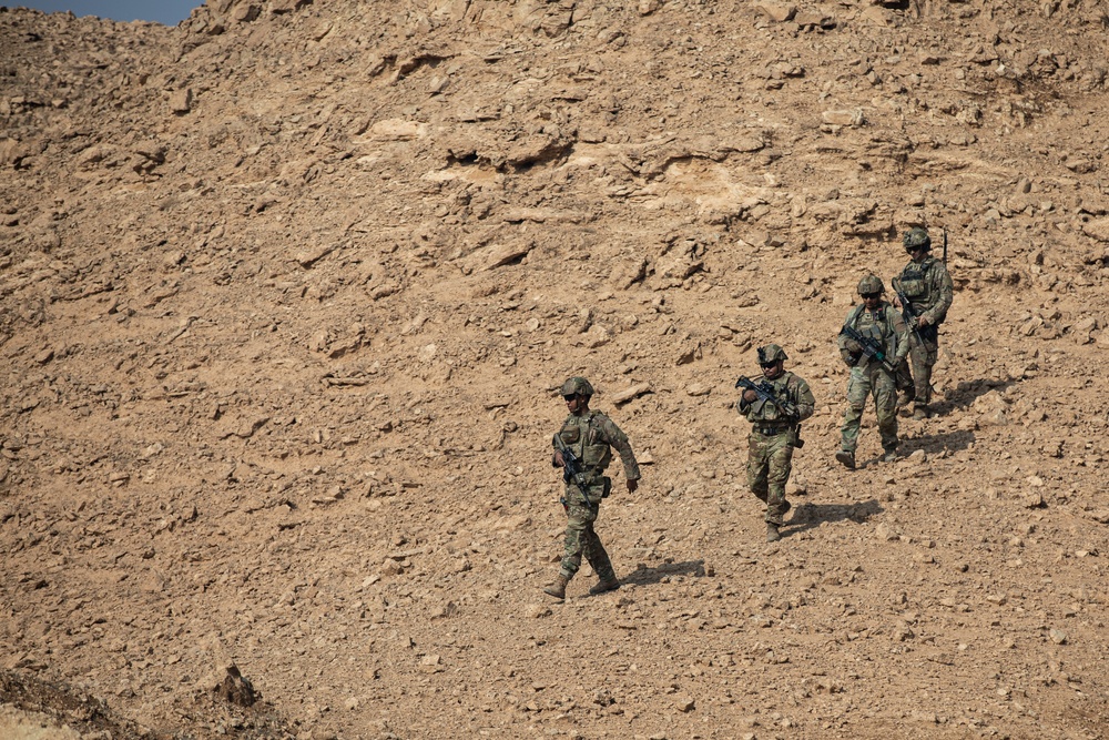 Combined Joint Task Force Operation Inherent Resolve Task Force Centaur Patrols the Amber Zone