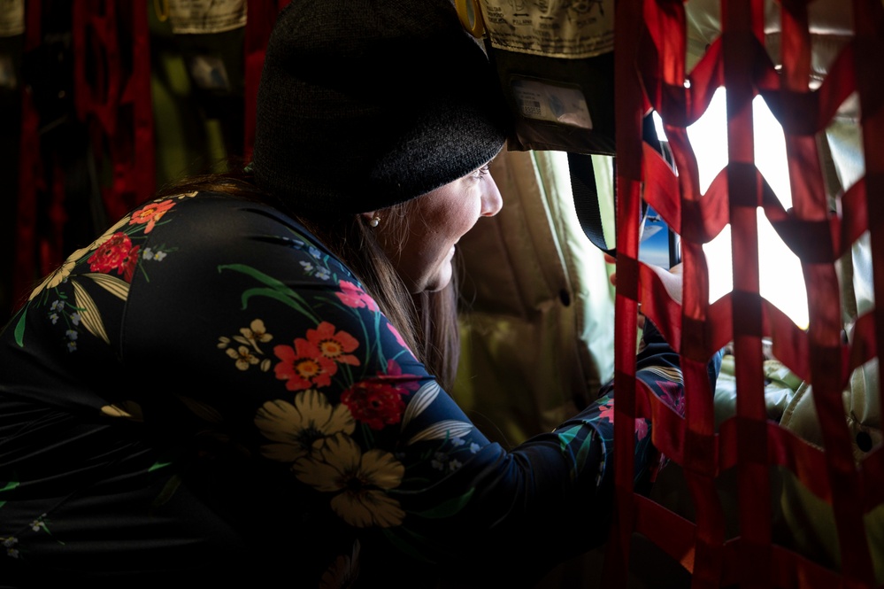 Holloman Airmen and spouses embark on tanker incentive flight