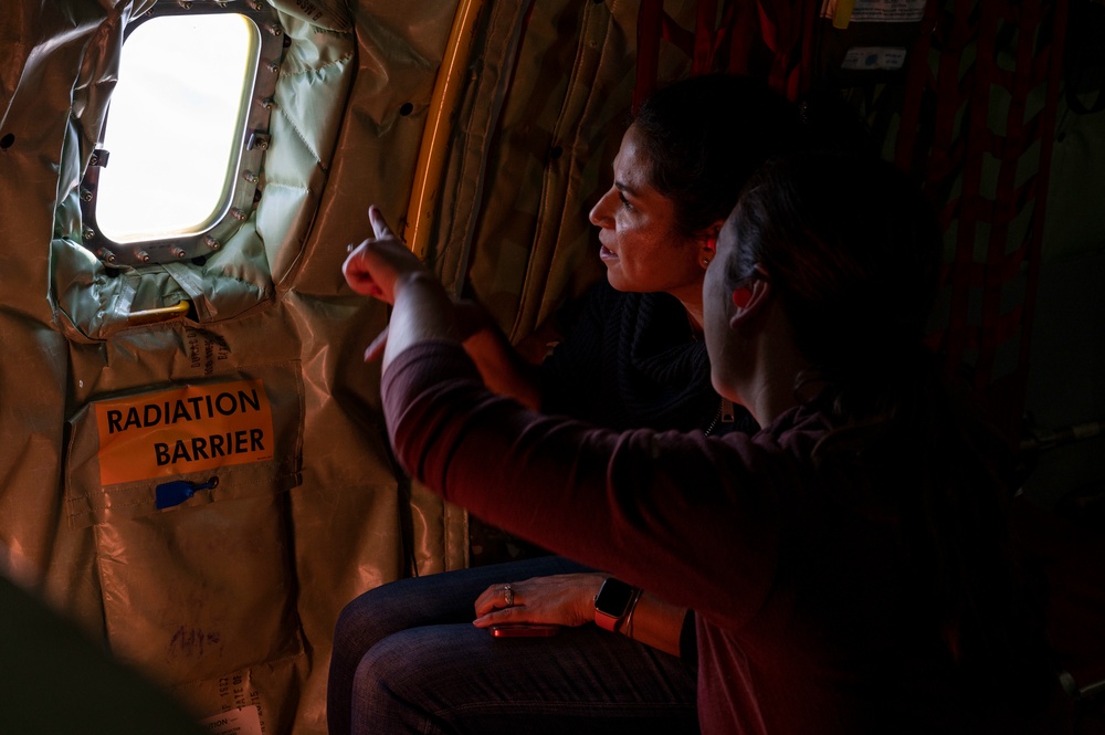 Holloman Airmen and spouses embark on tanker incentive flight