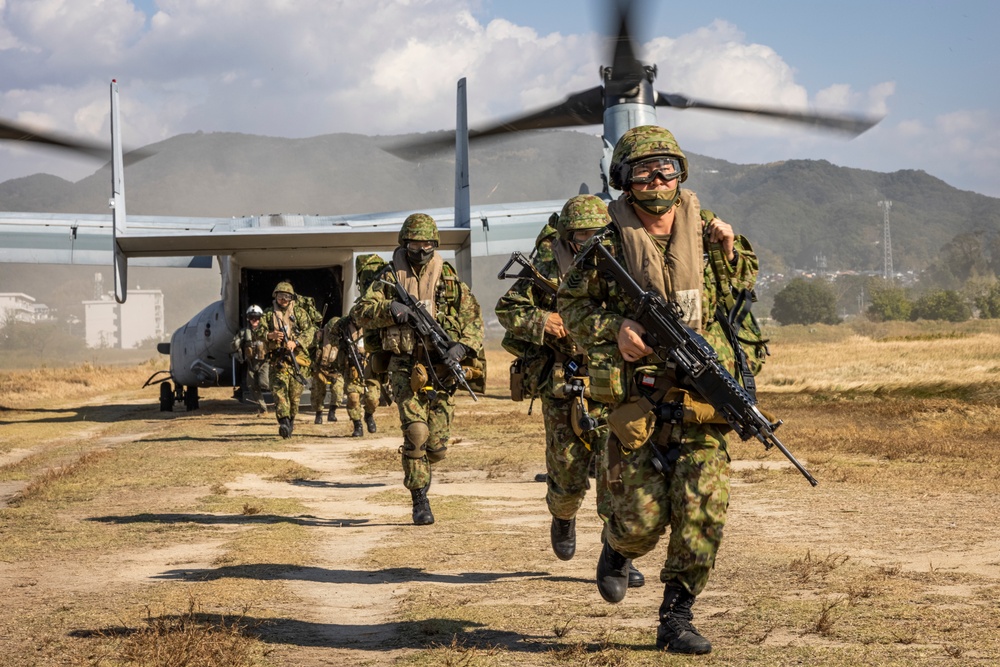 KEEN SWORD 23 | VMM-265 CONDUCTS ON AND OFF DRILLS FOR THE JAPAN GROUND SELF-DEFENSE FORCE