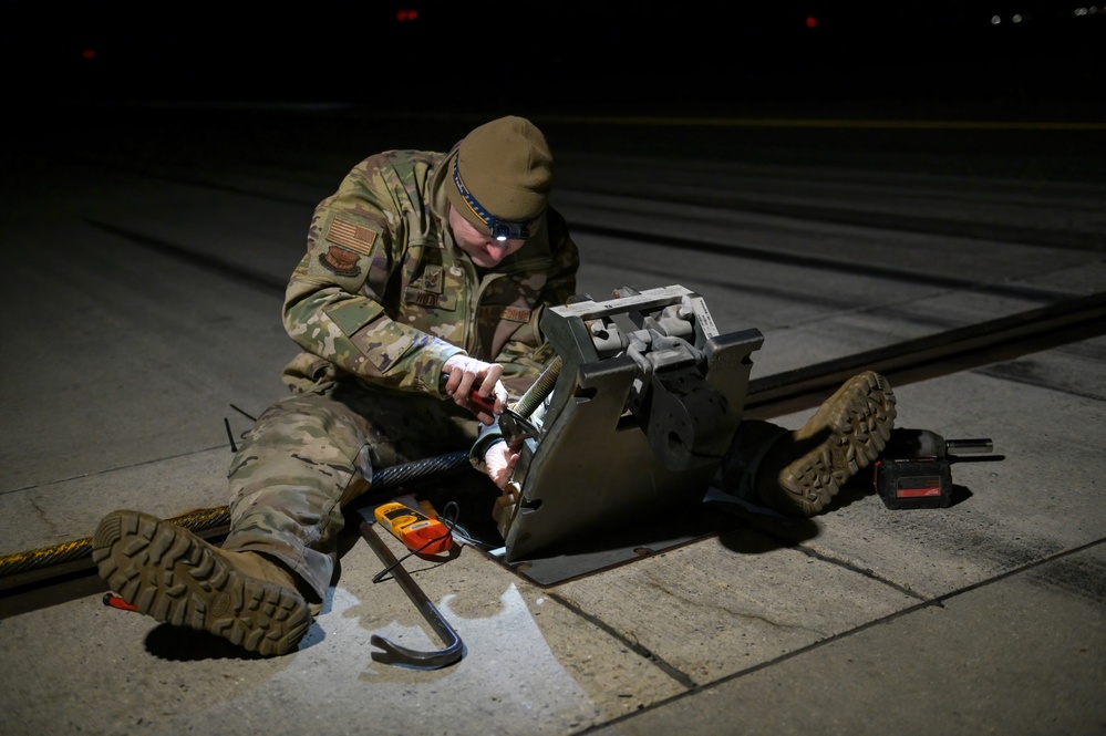 115th Fighter Wing Airmen maintain aircraft arresting systems