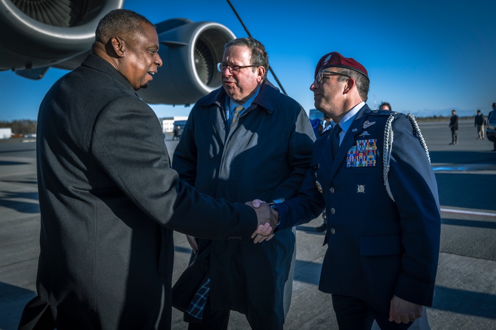 SECDEF Arrival in Halifax