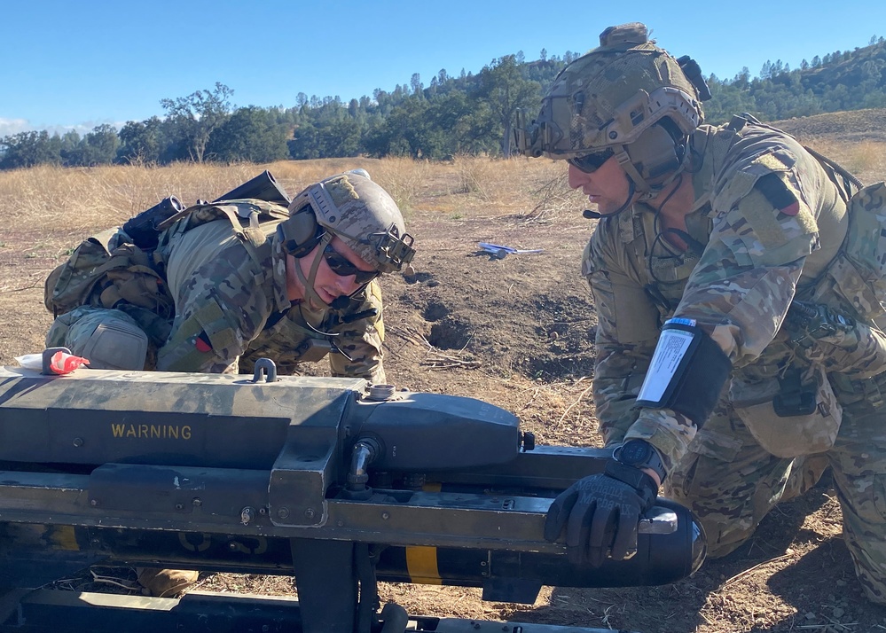 EOD Mobile Unit 1 Trains with Marines