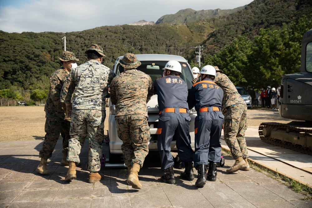 9th Engineer Support Battalion Marines Participate in  Humanitarian Aid/Disaster Relief Demonstration  with Japan Ground Self Defense Force Counterparts