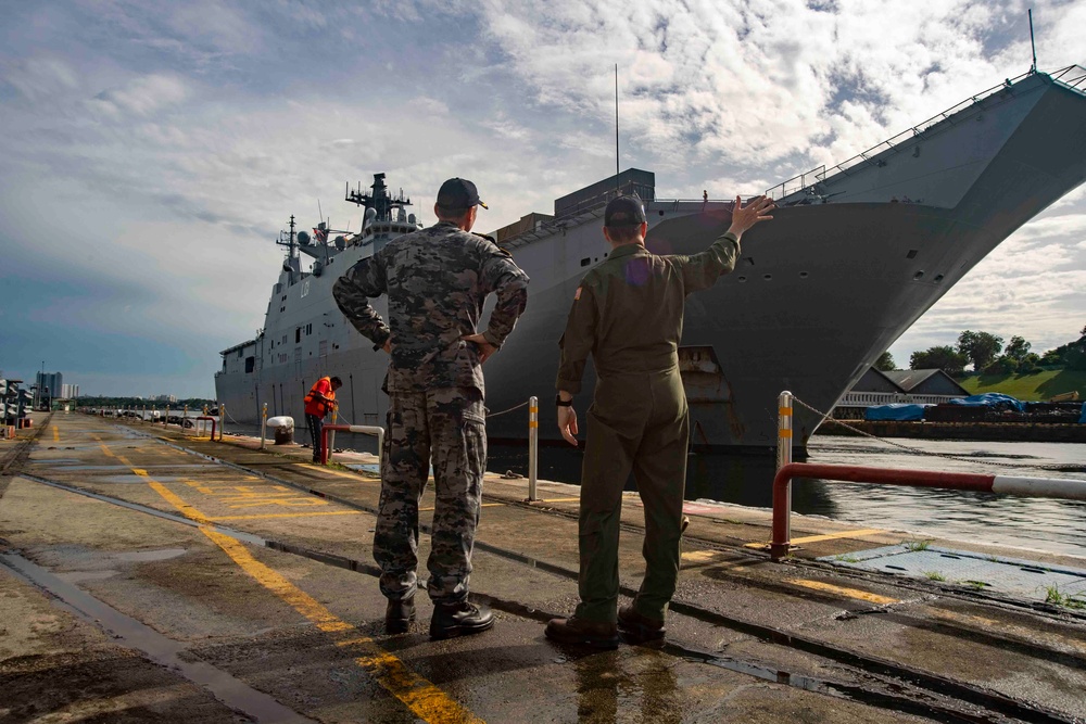 COMLOG Bids Farewell to HMAS Adelaide