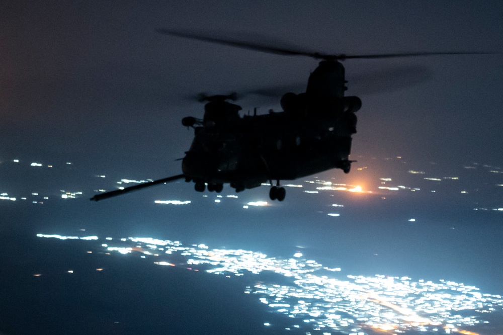 Air Force HC-130J Refuels Army Chinooks