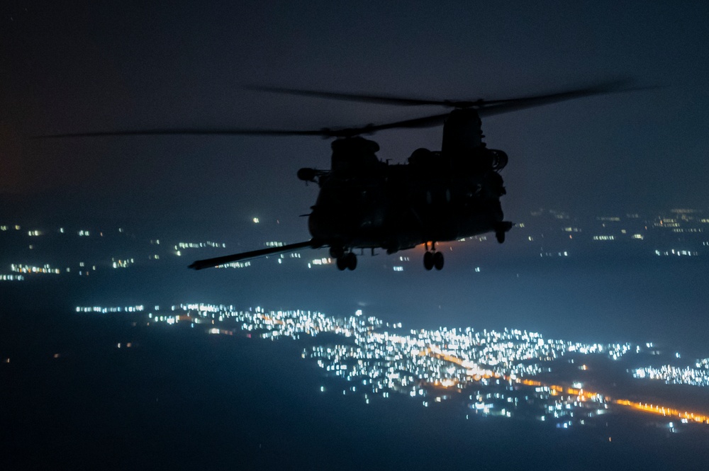 Air Force HC-130J Refuels Army Chinooks