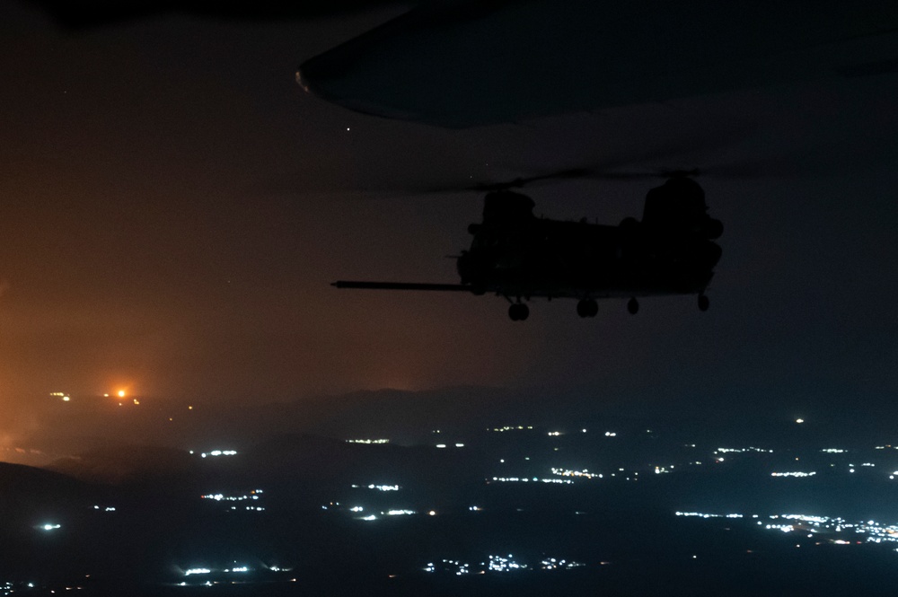 Air Force HC-130J Refuels Army Chinooks