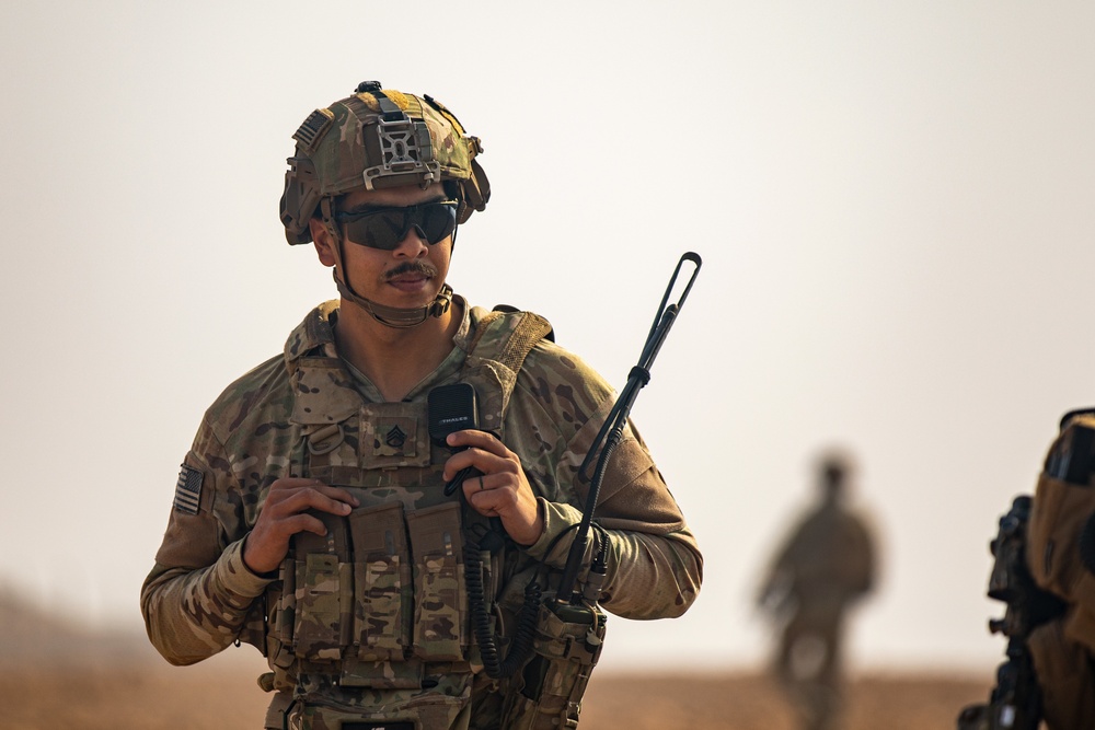 Combined Joint Task Force Operation Inherent Resolve Task Force Centaur Patrols the Amber Zone
