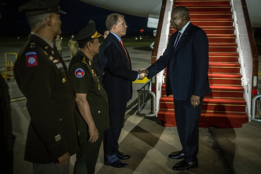 SECDEF Arrival in Cambodia