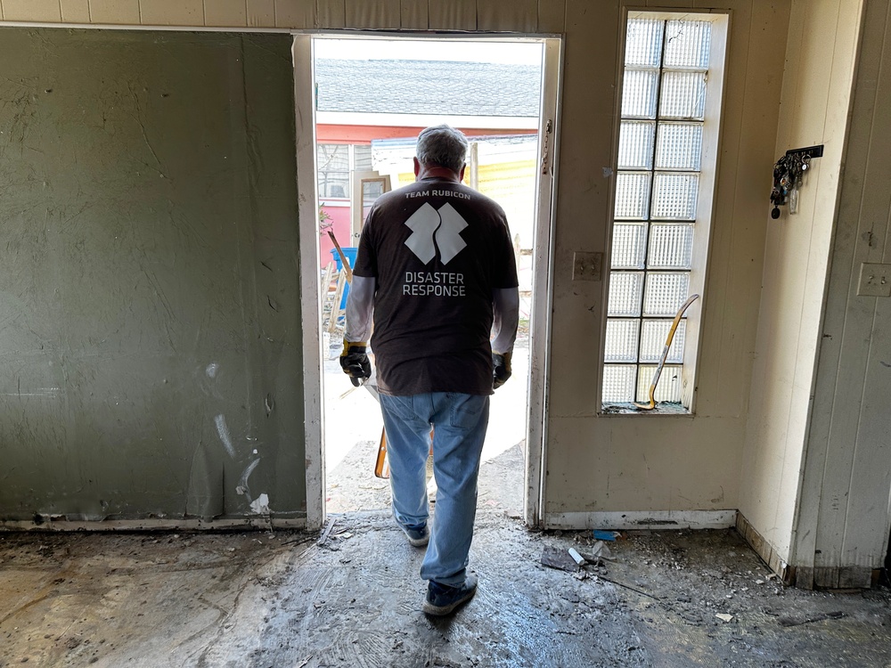 Team Rubicon Cleans Up a House Damaged by Hurricane Ian