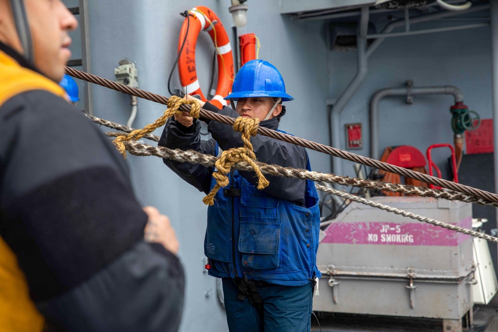 USS Leyte Gulf (CG 55) Completes Replenishment-at-Sea