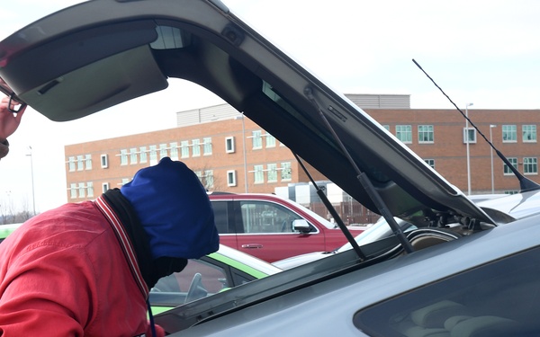 OAC gifts turkeys, hams to service members