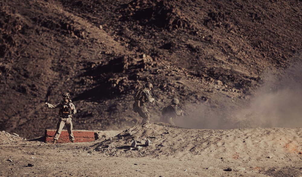 Gunsmoke in the trenches: 2/1 Marines conduct platoon attacks at range 410A