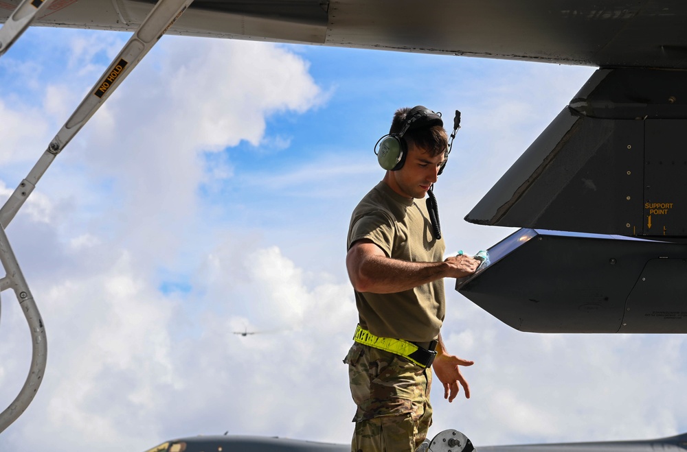 B-1B Lancers/A-10C Thunderbolts fly aerial integration sortie over Pacific Ocean