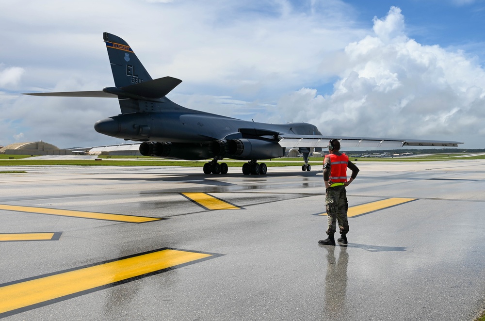 B-1B Lancers/A-10C Thunderbolts fly aerial integration sortie over Pacific Ocean