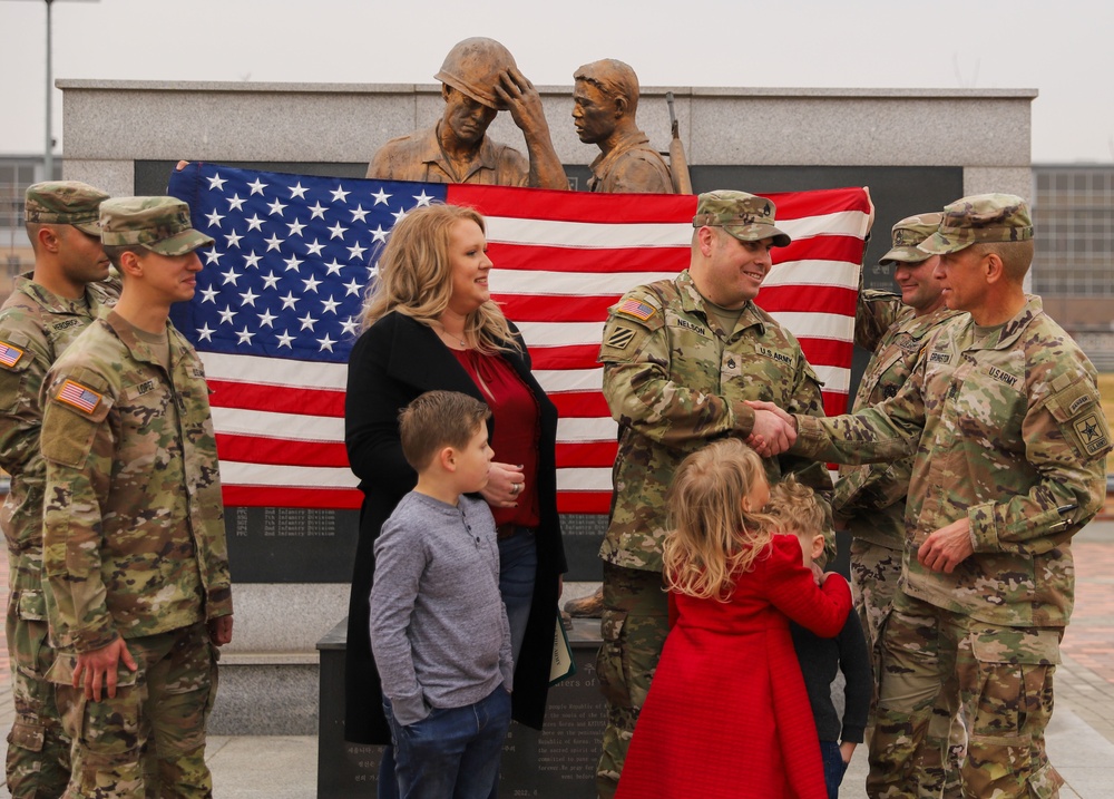 Sgt. Major of the Army visits Korea, talks with troops