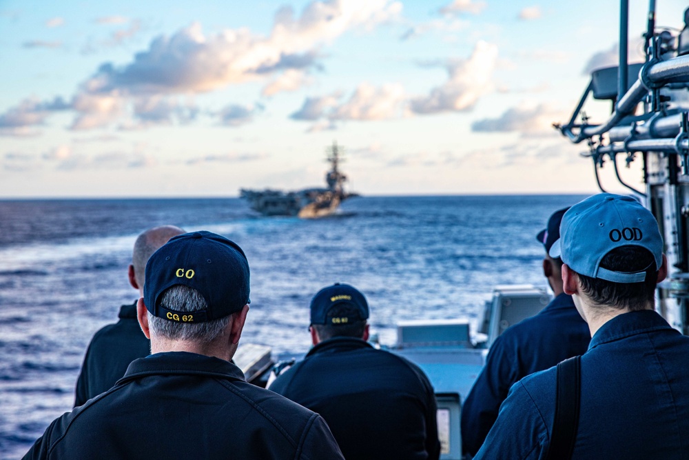 USS CHANCELLORSVILLE CONDUCTS RAS WITH USS RONALD REAGAN