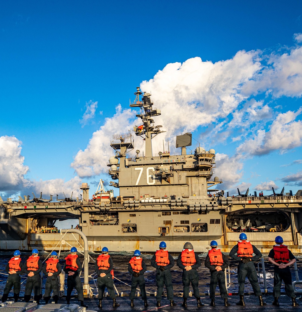 USS CHANCELLORSVILLE CONDUCTS RAS WITH USS RONALD REAGAN