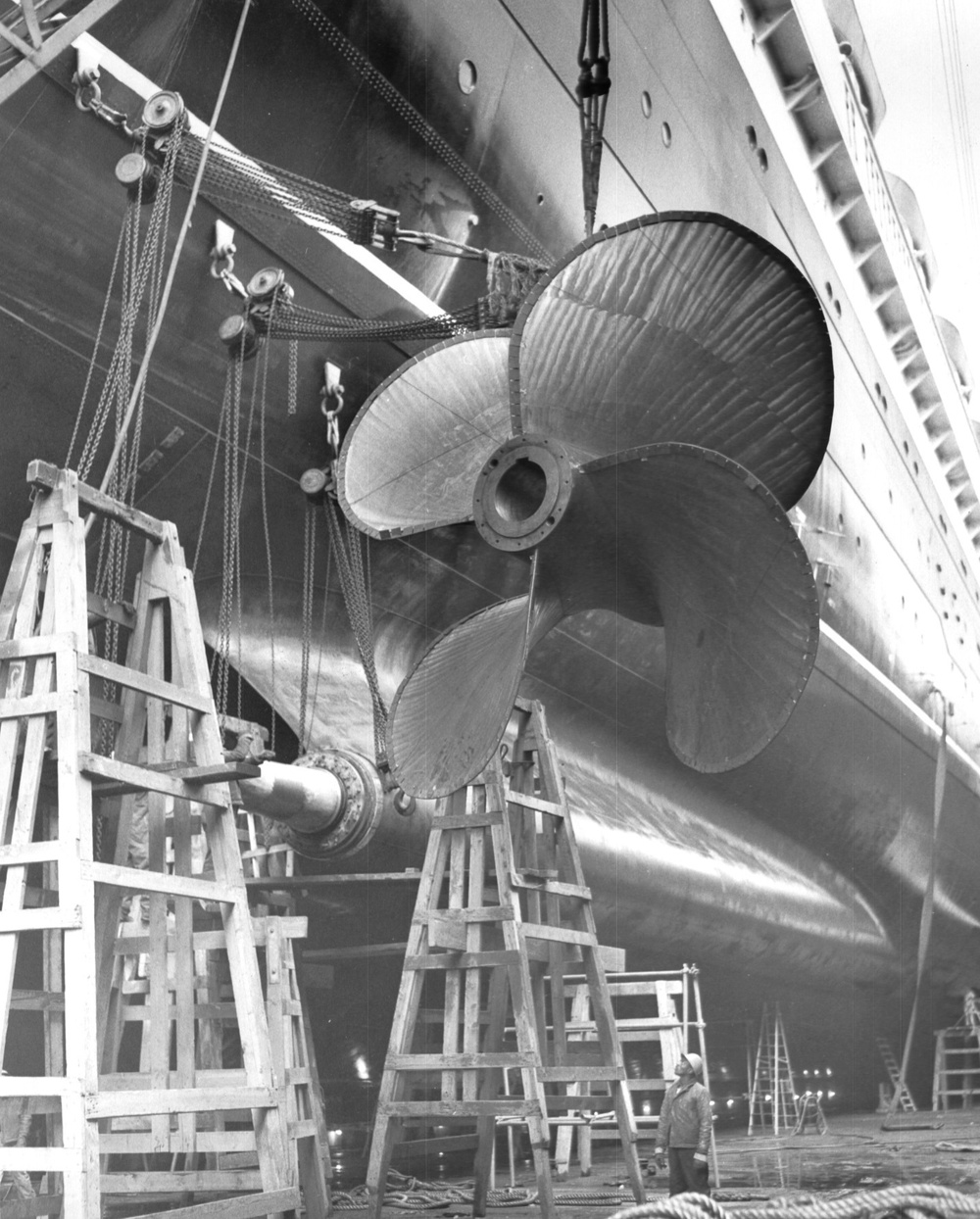 Our Yard History: Docking the Liner SS United States