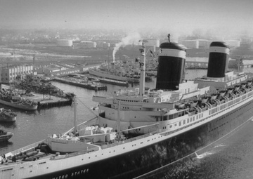 Our Yard History: Docking the Liner SS United States