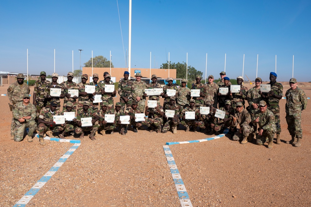 FAN members graduate Air Advisors Course