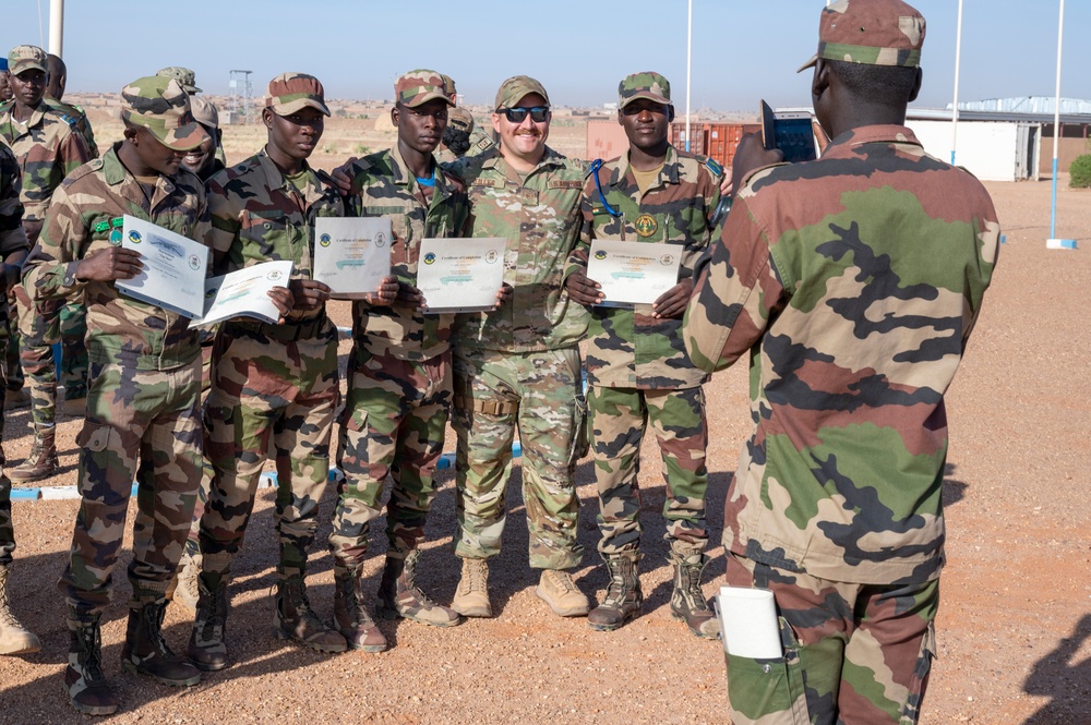 FAN members graduate Air Advisors Course